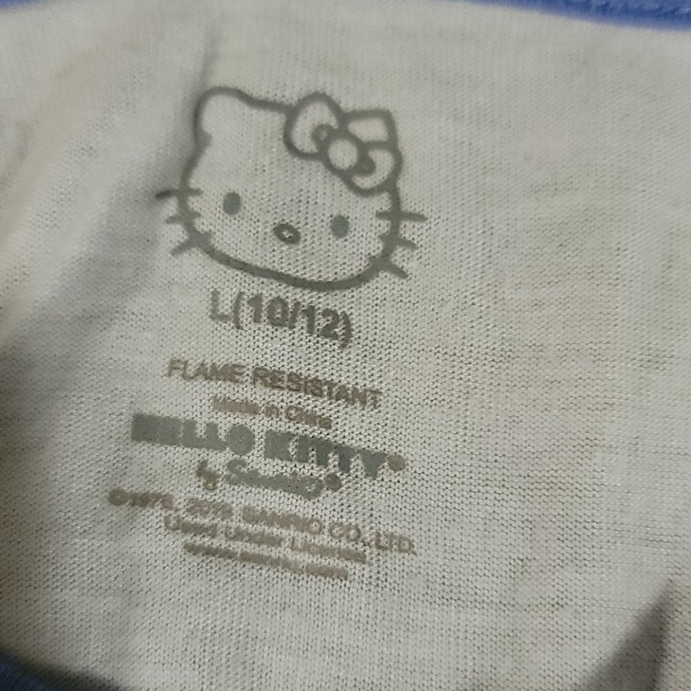 A hello kitty cute stripped shirt